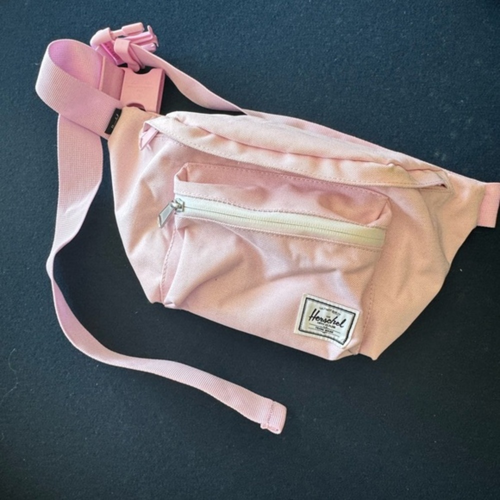 HERSCHEL pale pink belt bag- LIKE NEW! 🩷EUC🩷see pic for all the details: